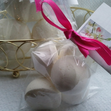 14 bath bombs 1 oz each (Coconut Vanilla) gift bag bath fizzies, great for kids...these smell delicious