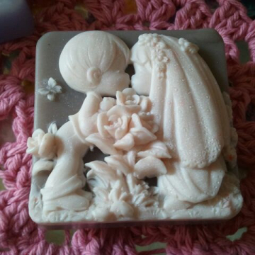 Kissing Couple Gift Soap wedding favor ultra-rich Shea and Cocoa butter goats milk soap, 5-1/2 oz each you select fragrance and color