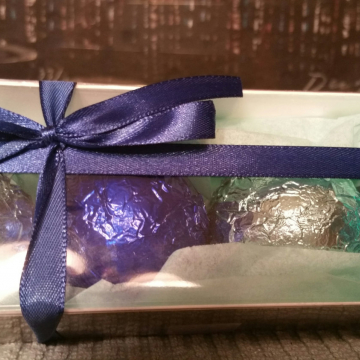 4 Aromatherapy Shower Bombs 1.6 oz each Gift Box 100% Natural/Organic Essential Oils-Transform your shower-Transform your mood