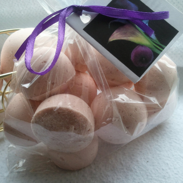 14 bath bombs in Amber Patchouli fragrance, gift bag bath fizzies, great for dry skin